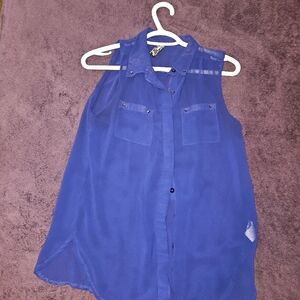 Ladies Sleeveless Buttonup Shirt